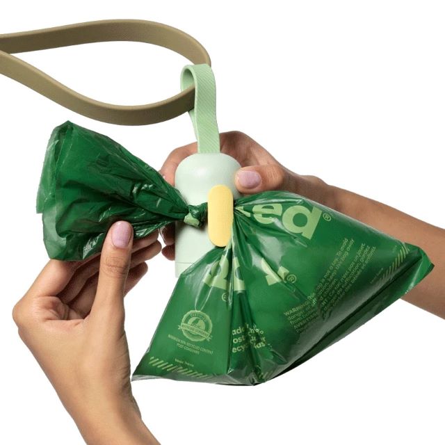 Earth Rated Dog Waste Bag Leash Dispenser with Bags