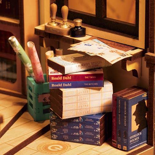 DIY Miniature House Book Nook Kit: Bookstore