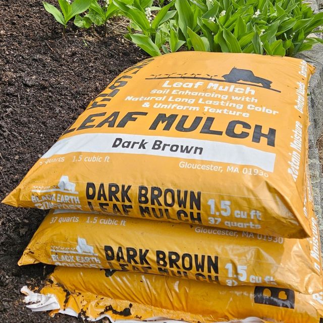 Black Earth Dark Brown Leaf Mulch 1.5 Cu. Ft.