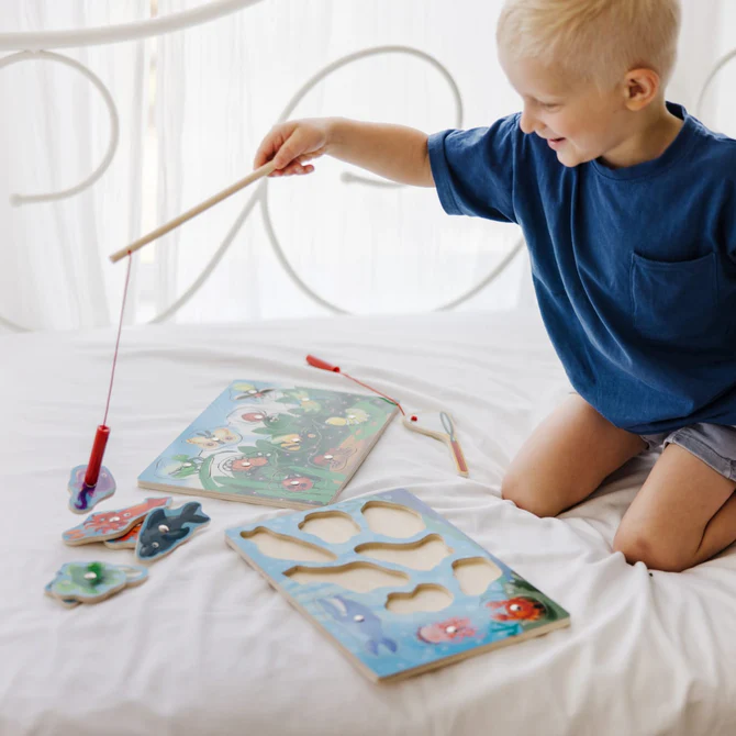 Melissa & Doug Bug-Catching Magnetic Puzzle Game