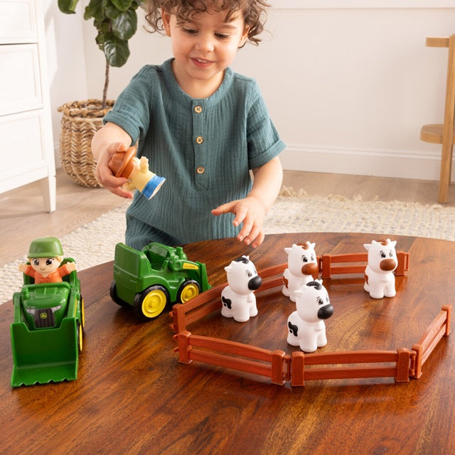 John Deere Kids The Cows are Out 14-Piece Farm Toy Playset