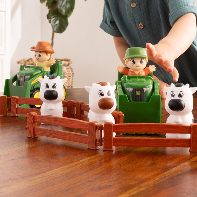John Deere Kids The Cows are Out 14-Piece Farm Toy Playset