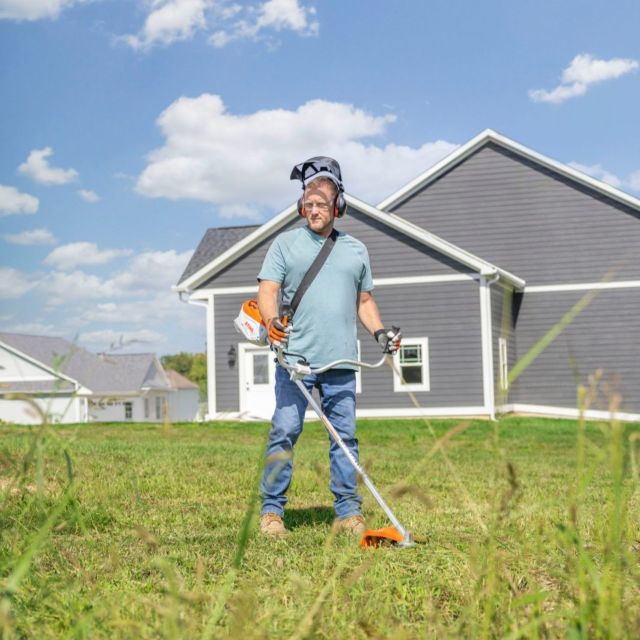 STIHL FSA 80 R Battery String Trimmer Set with AK 20 Battery