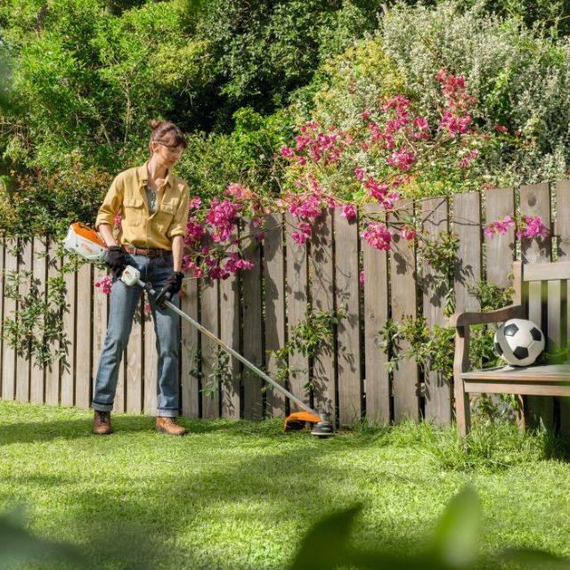 STIHL FSA 80 R Battery String Trimmer Set with AK 20 Battery