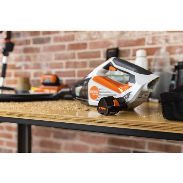 STIHL SEA 20 Battery Powered Hand Vacuum Set with Battery & Charger